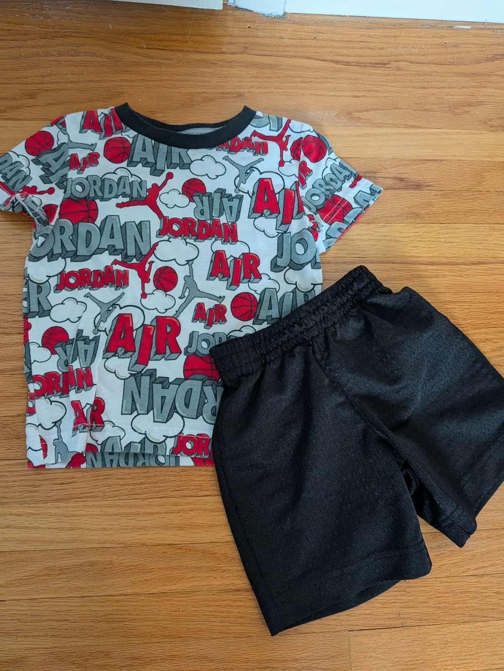 Jordan Toddler Boys 2-Piece Set 2T Air Jordan Graphic Tee & Shorts Comic